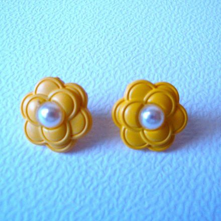 Galanterie: Plastový knoflík květ 17 mm (1ks) - žlutá